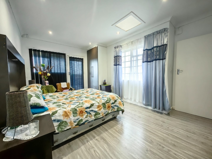 4 Bedroom Property for Sale in Lavender Hill Western Cape